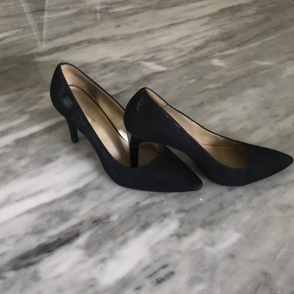Size 9 shiny black pumps - Picture 2 of 4